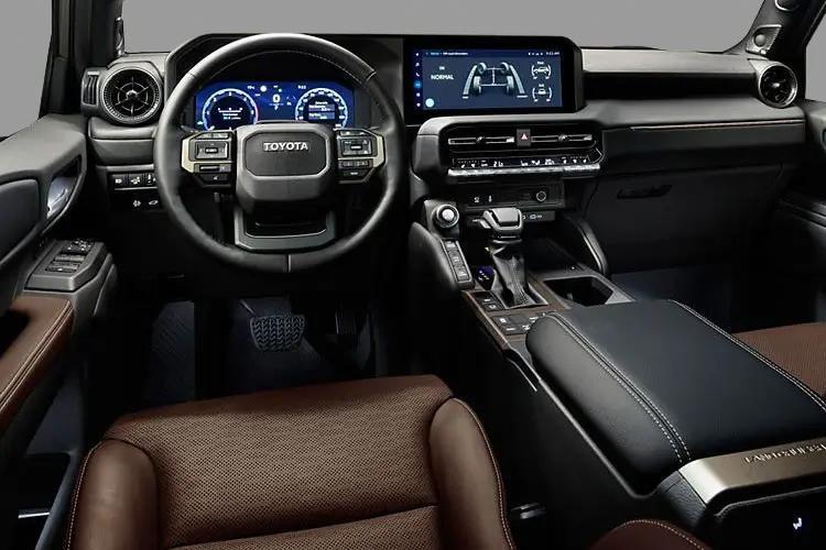 3430425 2.8 D-4D 204 Invincible 5dr Auto 7 Seats